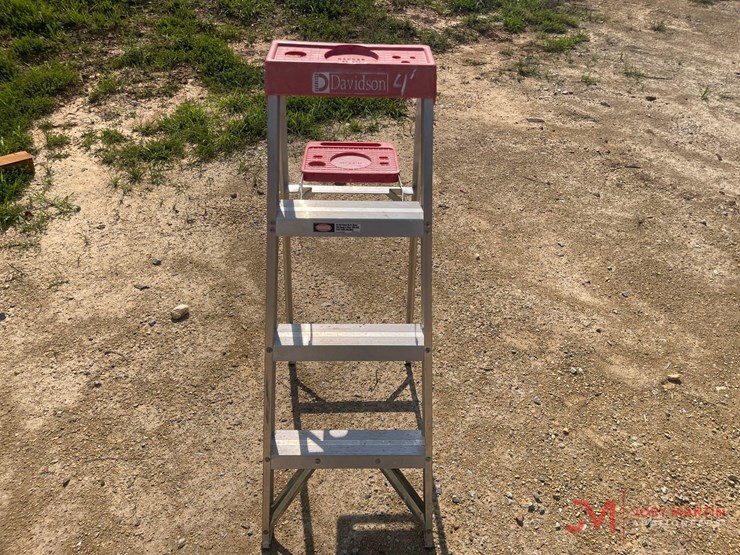 4'-aluminum-folding-step-ladder-image-2