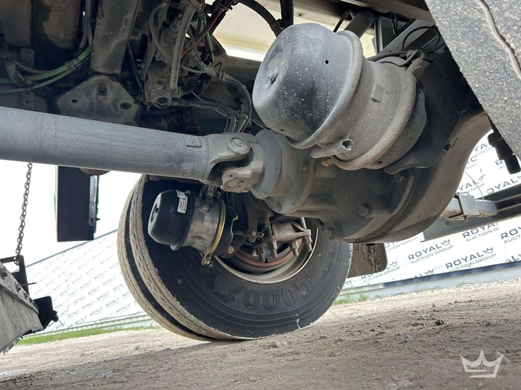 2019-freightliner-m2-106-image-55