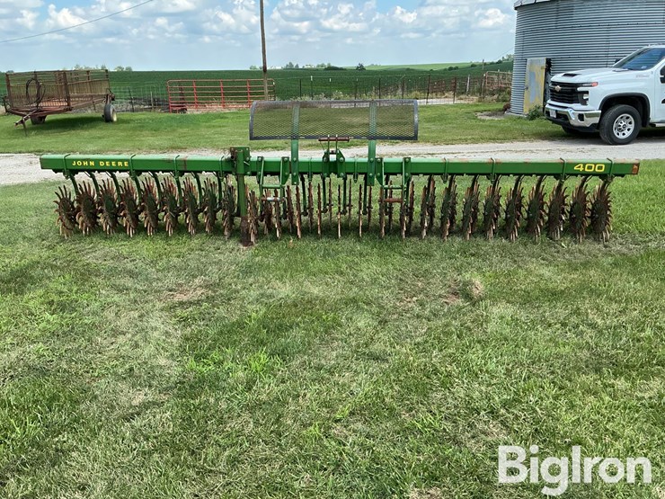 john-deere-400-image-2