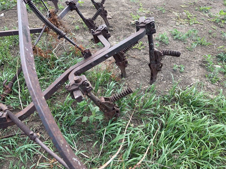 international-harvester-four-row-mounted-cultivator-image-5