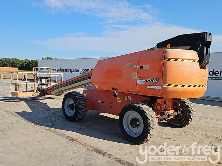 2016-jlg-600s-image-4