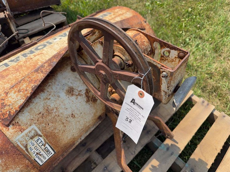 cub-cadet-rear-mounted-tiller-image-12