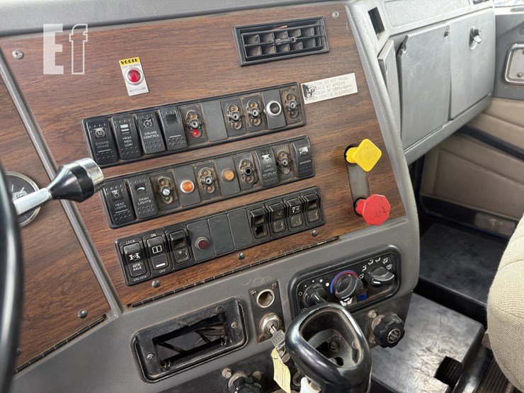 2001-western-star-4900-image-45
