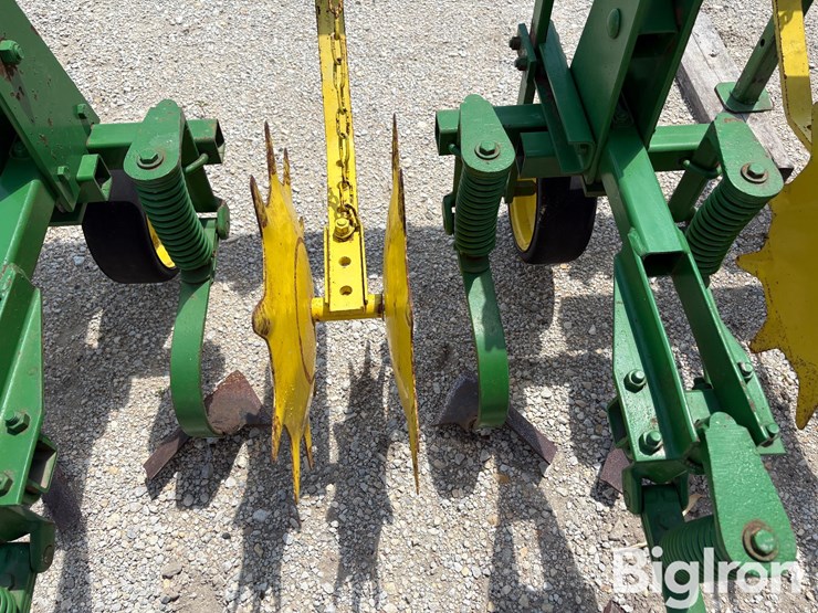 1982-john-deere-825-image-13