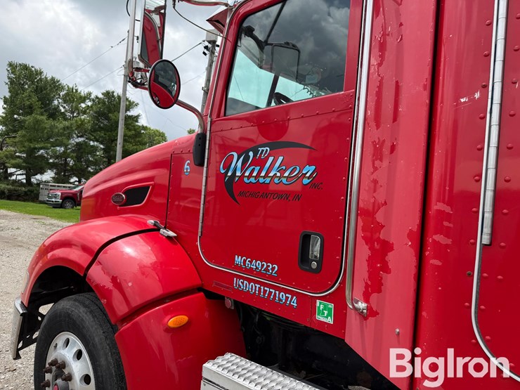 2010-peterbilt-384-image-11