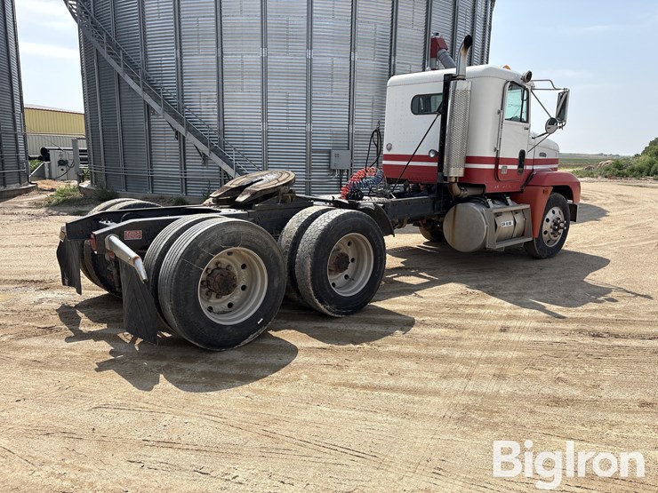 1990-freightliner-fld120-image-5