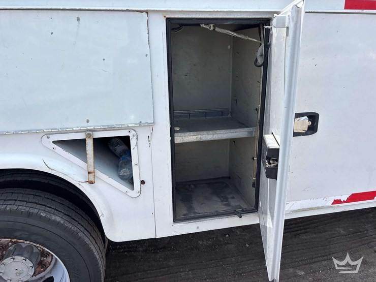 2015-ford-f550-image-23