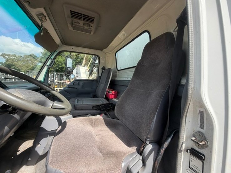 2007-isuzu-npr-image-48