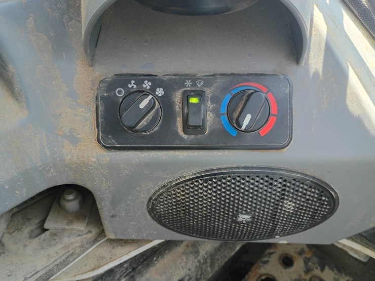 2023-bobcat-t650-image-32