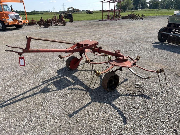 new-holland-156-image-1