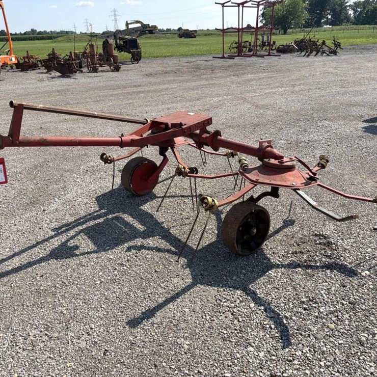 NEW HOLLAND 156