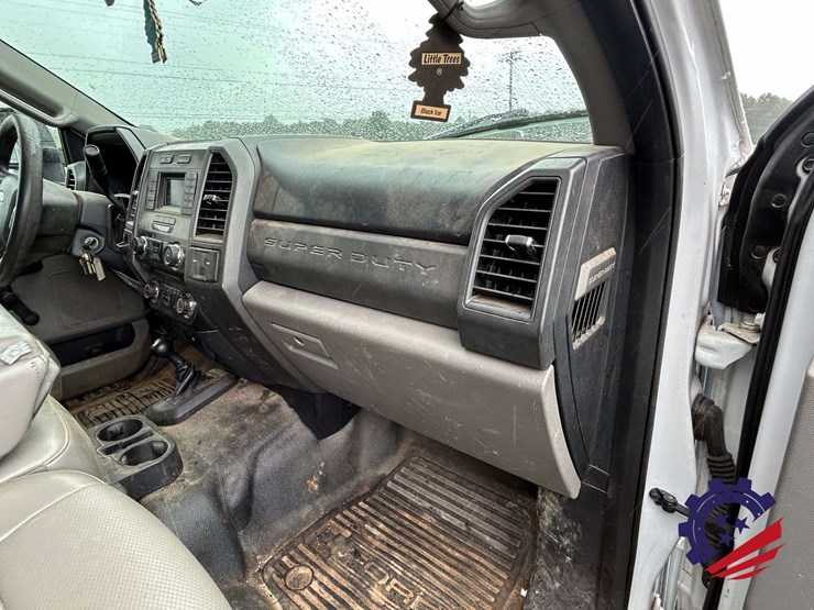 2017-ford-f550-xl-image-25