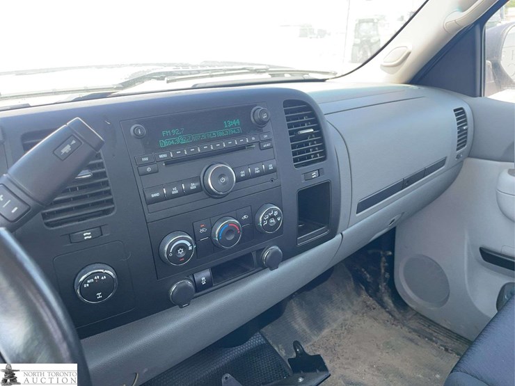 2013-chevrolet-silverado-1500-image-13