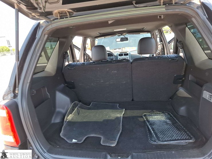 2012-ford-escape-image-18