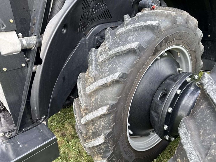 2024-case-ih-340-image-14