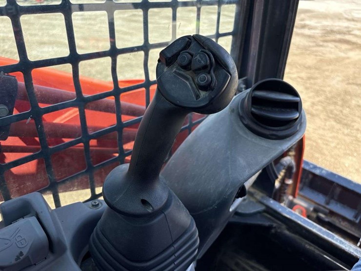 kubota-svl75-2-image-14