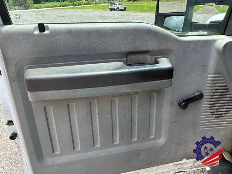 2015-ford-f550-image-40