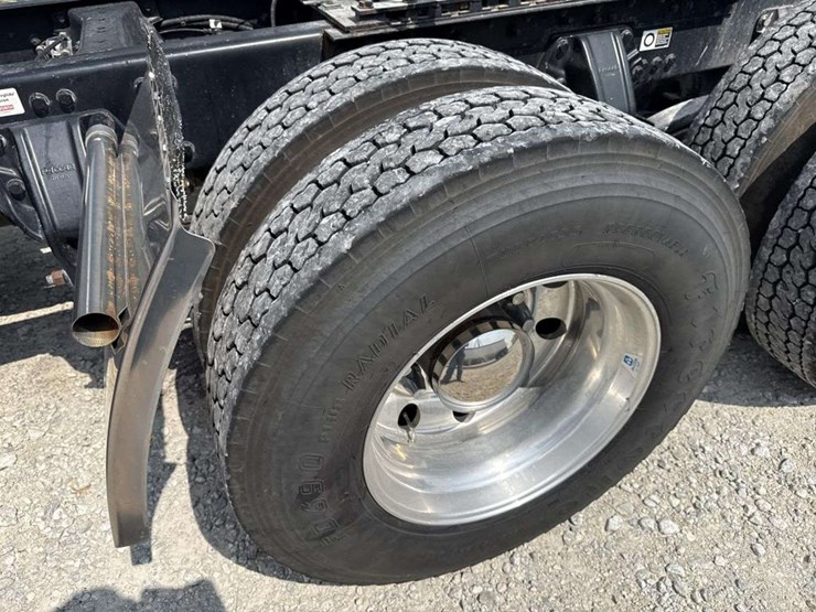 2014-kenworth-t680-image-11