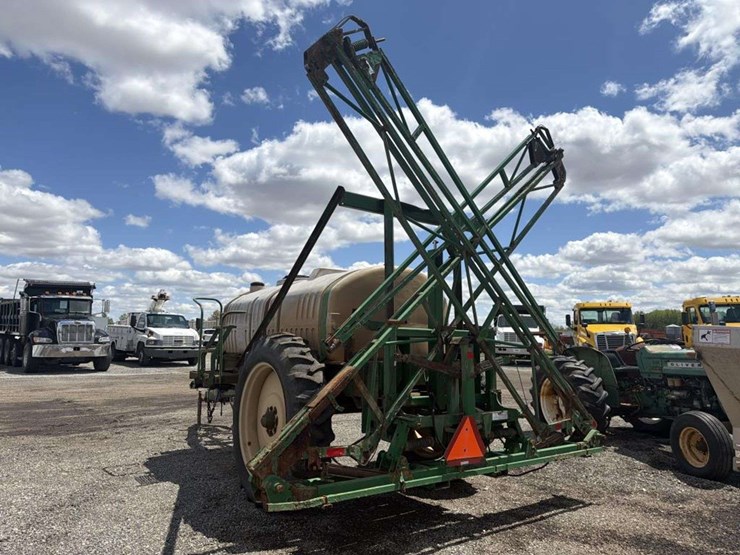 900-gallon-great-plains-sprayer-image-2