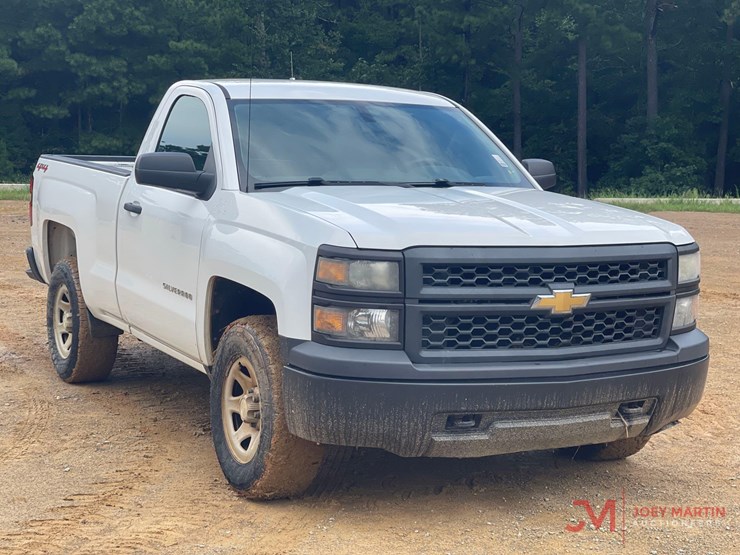 2015-chevrolet-silverado-1500-pickup-truck-image-1
