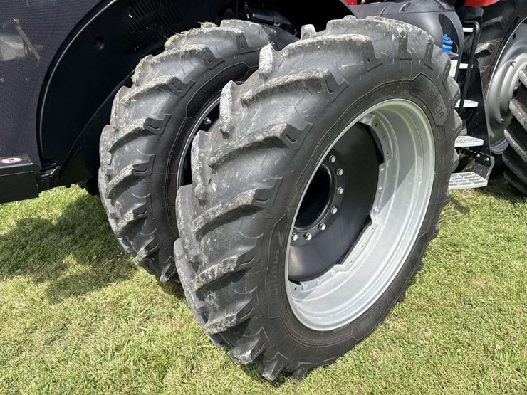 2021-case-ih-340-image-11