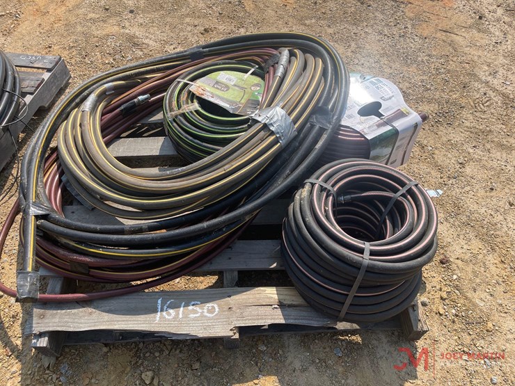 contents-of-pallet-misc.-sized-new-and-used-garden-hoses-image-2
