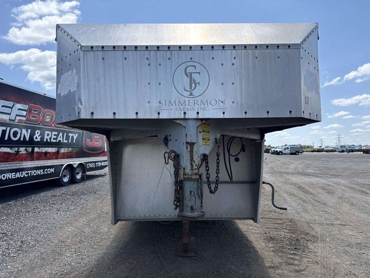1995-wilson-livestock-trailer-image-6