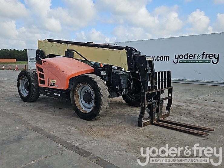 2018-jlg-742-image-7
