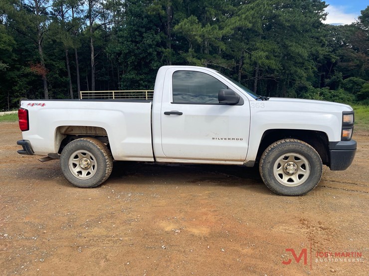 2015-chevrolet-silverado-1500-pickup-truck-image-2