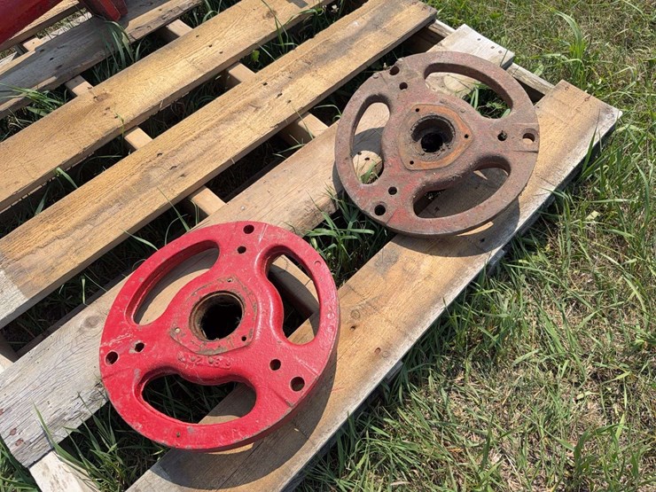 (2)-farmall-front-pedestals-and-(2)-hubs-image-4
