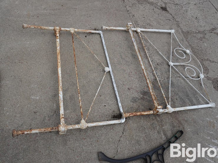 bench-brackets-&-headboards-image-15