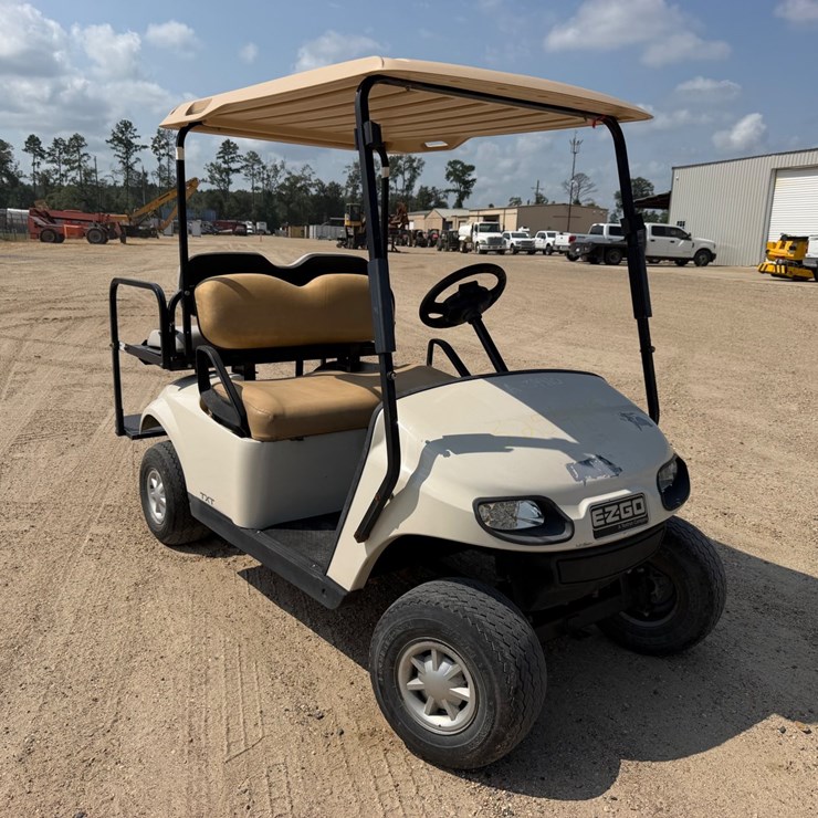 #70 • 2017 EZ GO TXT GOLF CART