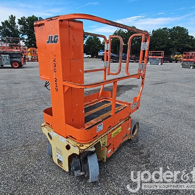 2017 JLG 1230ES