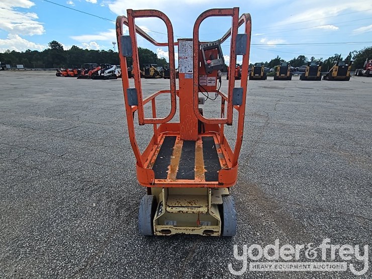 2017-jlg-1230es-image-4