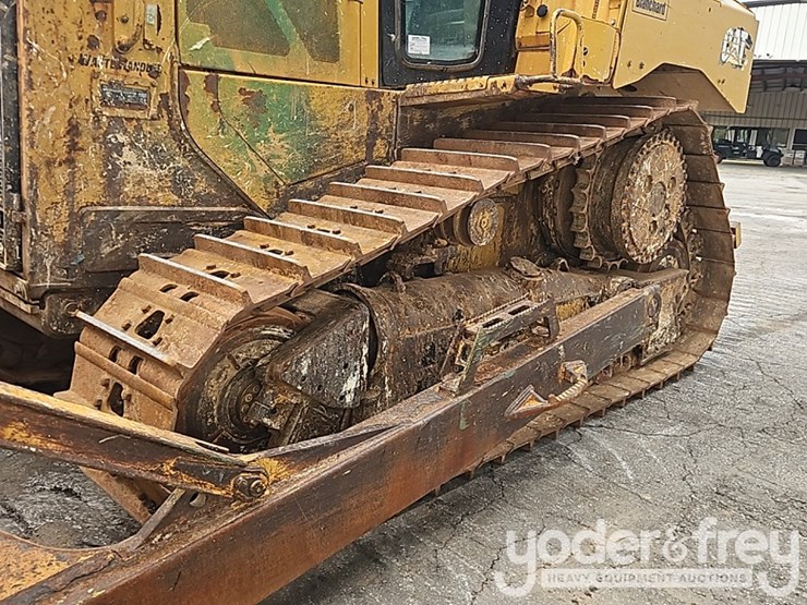 2014-caterpillar-d6t-image-19