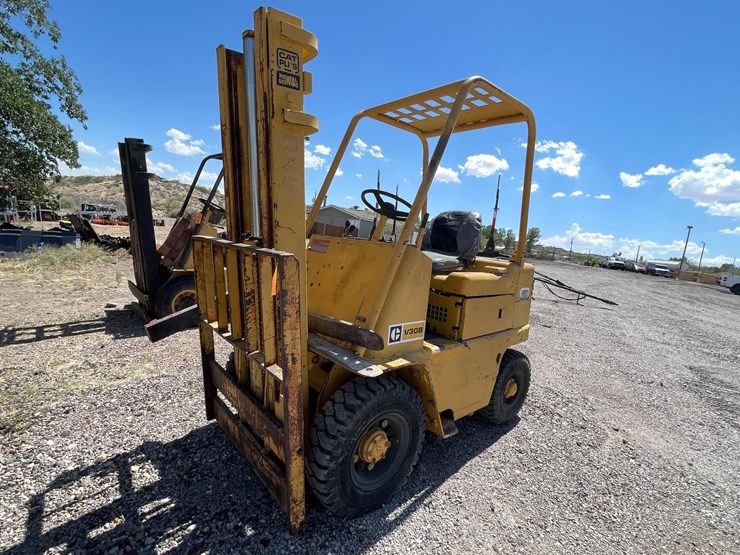 #2001-•-v30b-forklift-image-16