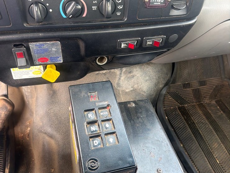 2001-ford-f750-image-14