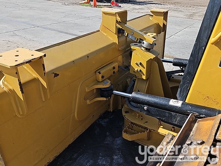 2022-caterpillar-d3-lgp-image-15