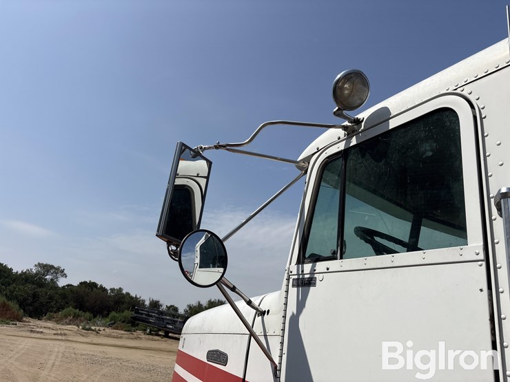 1990-freightliner-fld120-image-13