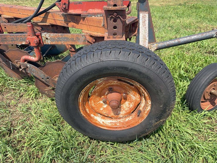 mccormick-deering-412-four-bottom-14”-fast-hitch-mold-board-plow-image-9