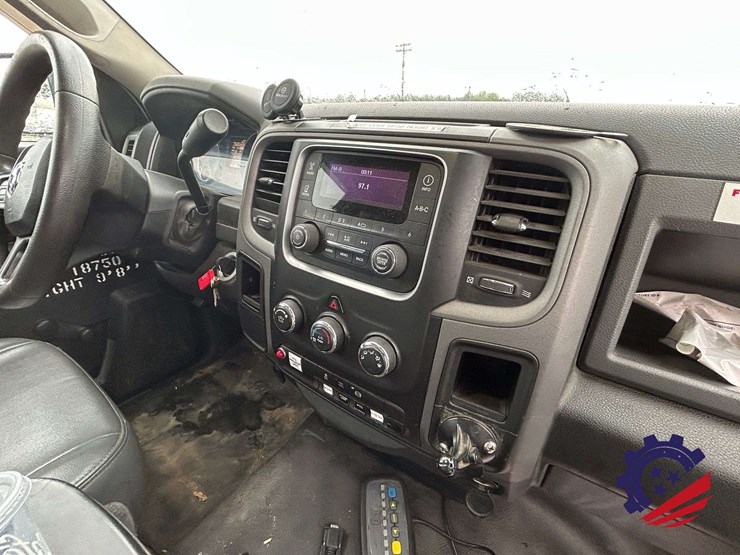 2016-ram-5500-bucket-truck-image-25