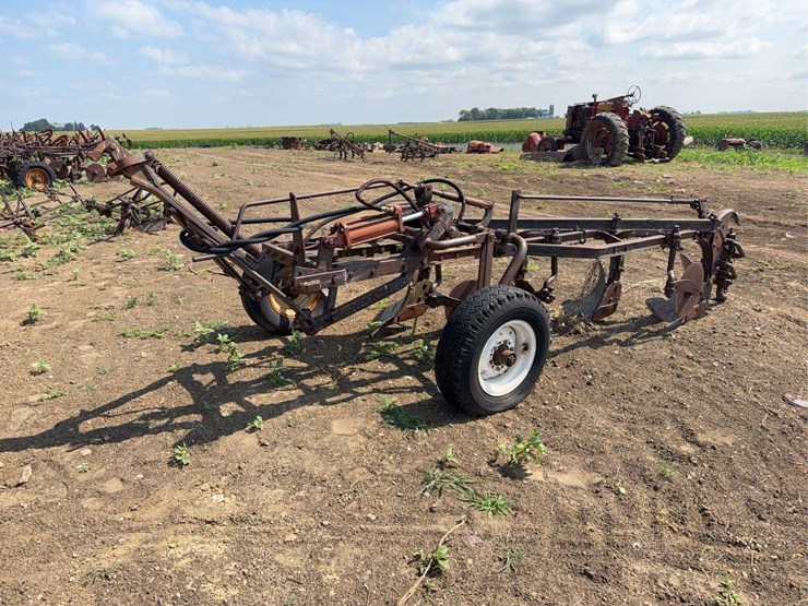mccormick-deering-four-bottom-pull-tyle-mold-board-plow-image-4