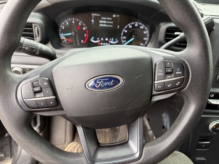 2020-ford-explorer-image-31