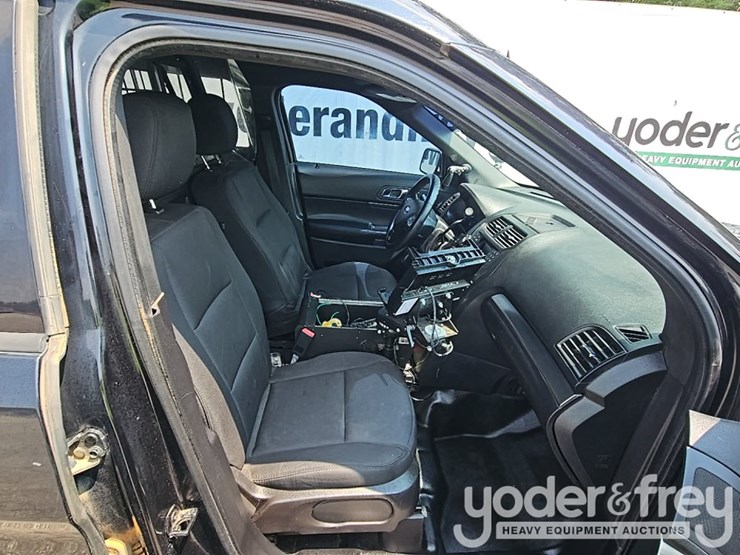 2017-ford-explorer-xlt-image-35