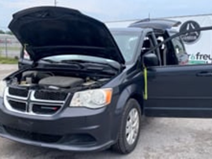 2014-dodge-grand-caravan-sxt-image-9