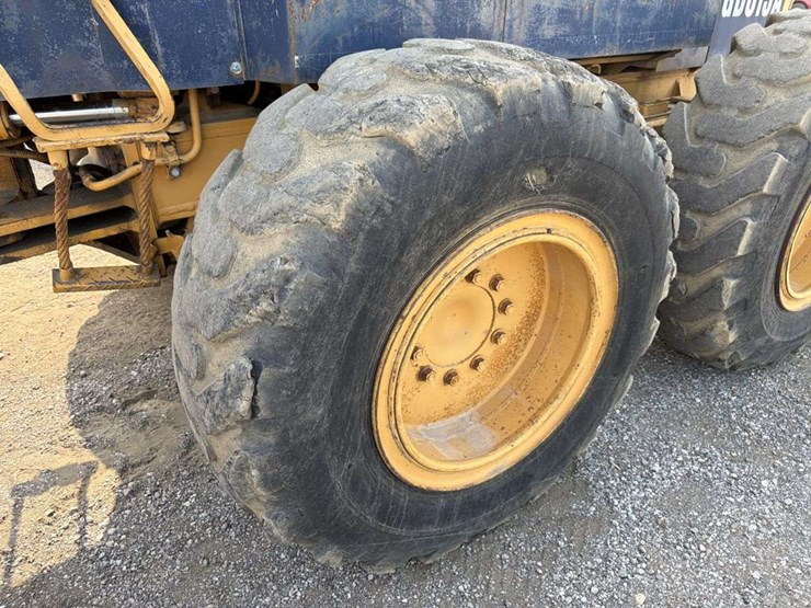 komatsu-grader-gd615a-image-10