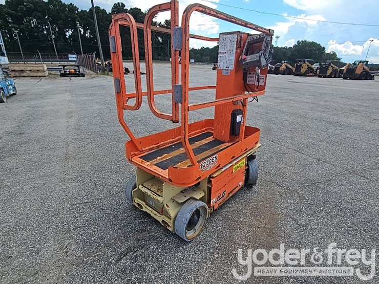 2017-jlg-1230es-image-5