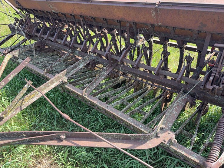 mccormick-deering-grain-drill-image-12