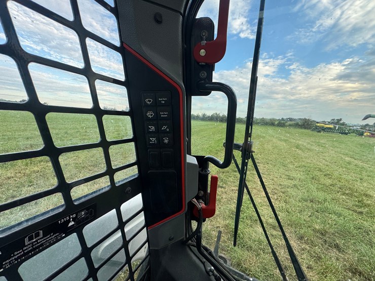 2021-bobcat-t76-image-31