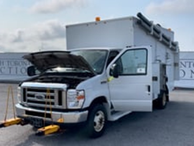 2014-ford-cargo-image-9